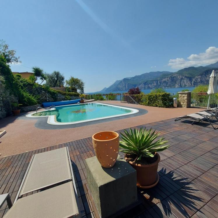 Villa Treccani Apartments Мальчезине Экстерьер фото