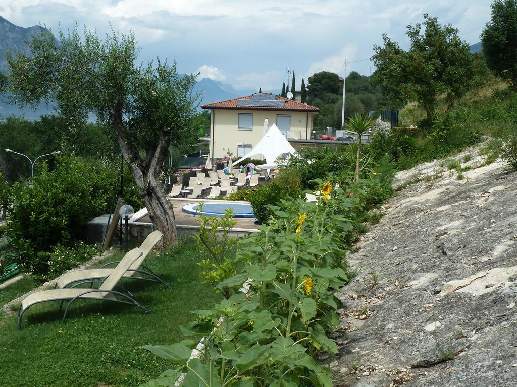 Villa Treccani Apartments Мальчезине Экстерьер фото