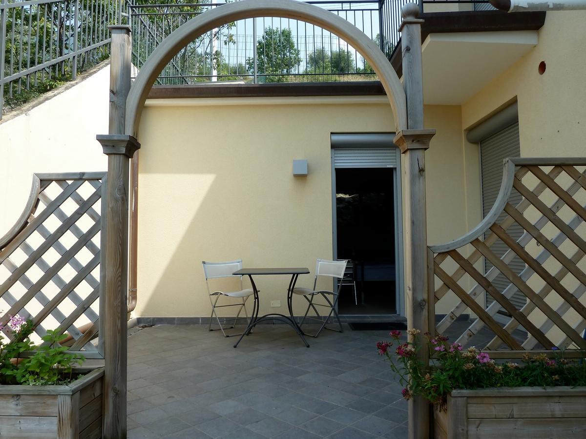 Villa Treccani Apartments Мальчезине Экстерьер фото