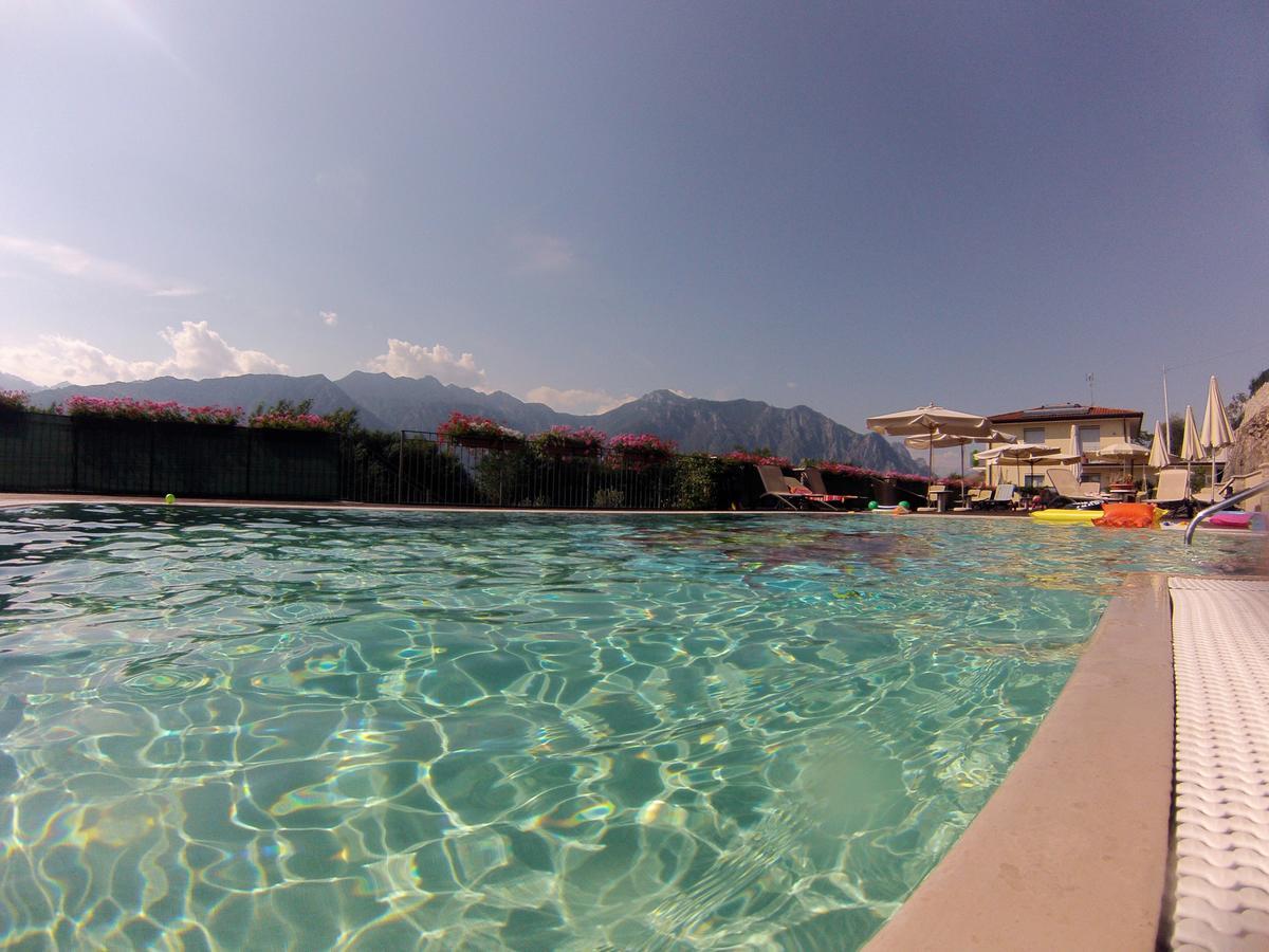 Villa Treccani Apartments Мальчезине Экстерьер фото