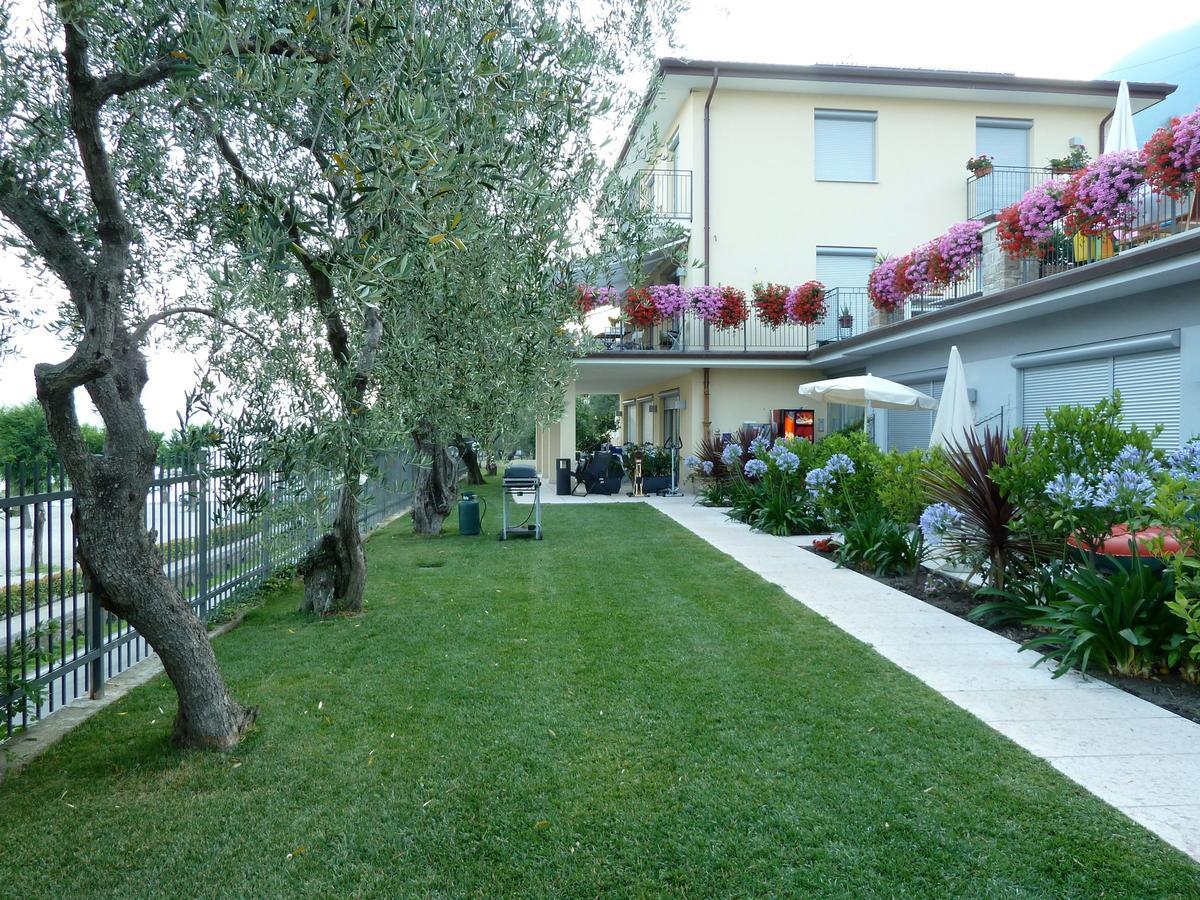 Villa Treccani Apartments Мальчезине Экстерьер фото